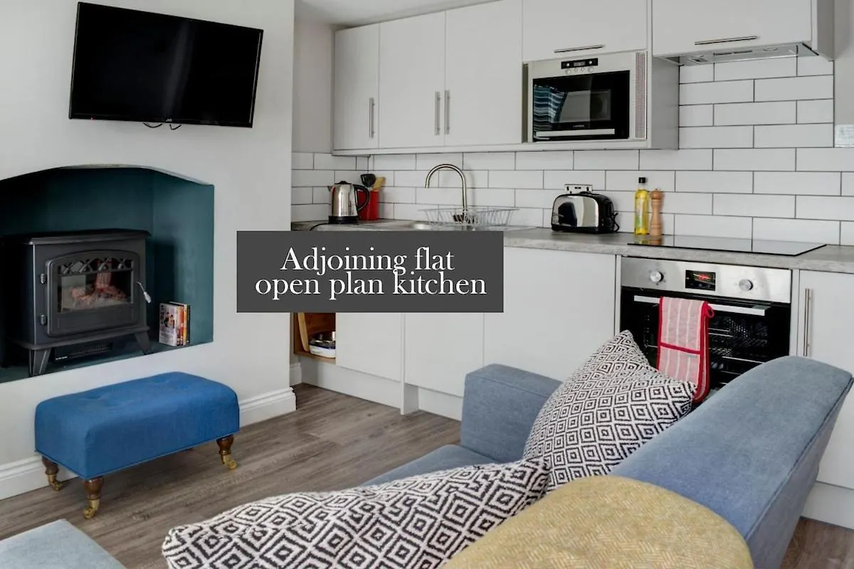 Beautiful Townhouse Close To Montpellier, Sleeps 6 Cheltenham Holiday home