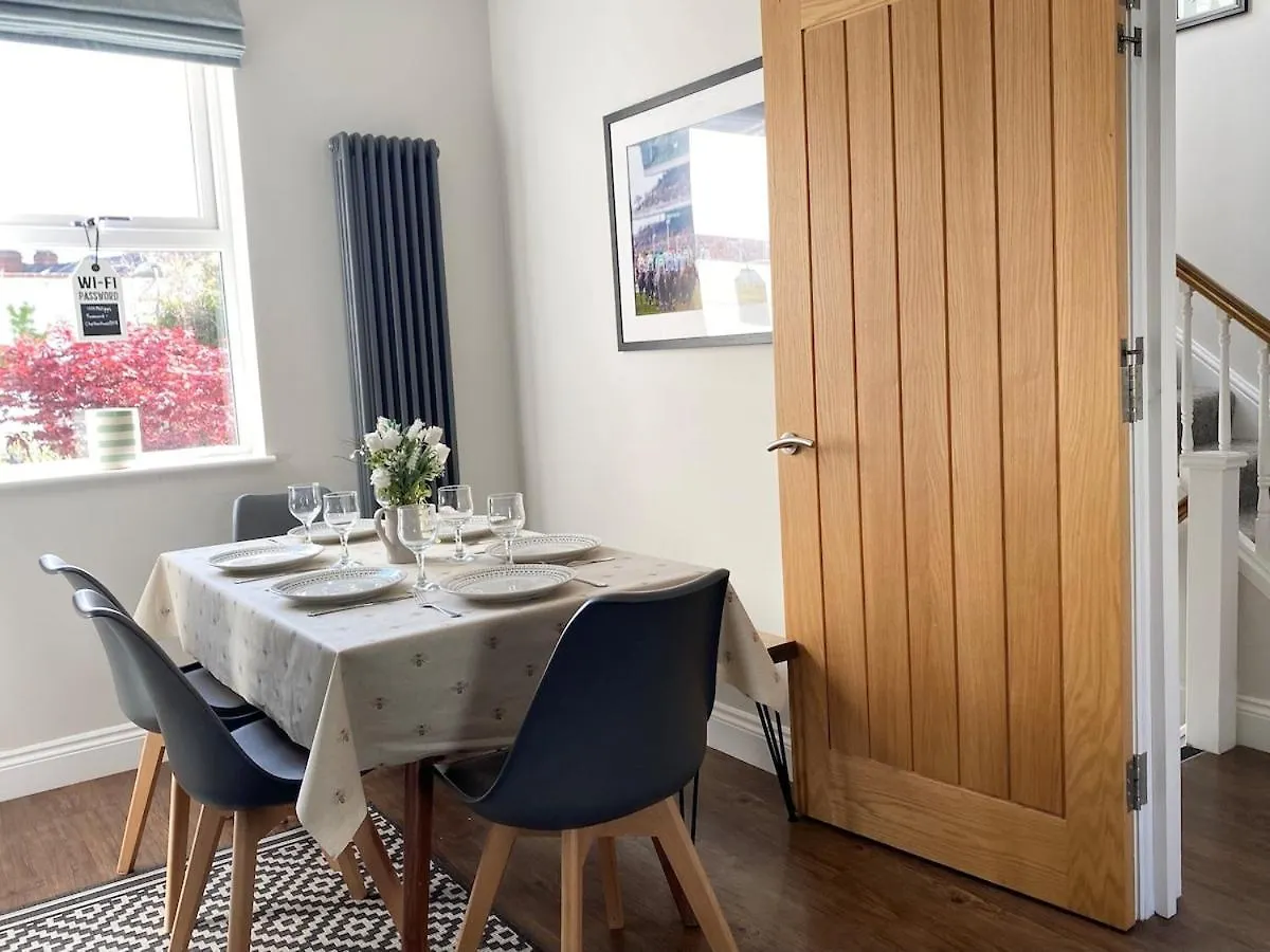 Beautiful Townhouse Close To Montpellier, Sleeps 6 Cheltenham 0*,
